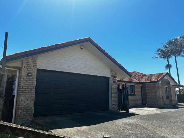 Charming 4BR Family Home in Clendon Park