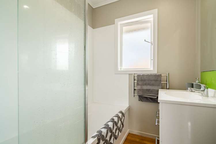 99 Roberts Road Te Atatu South_8