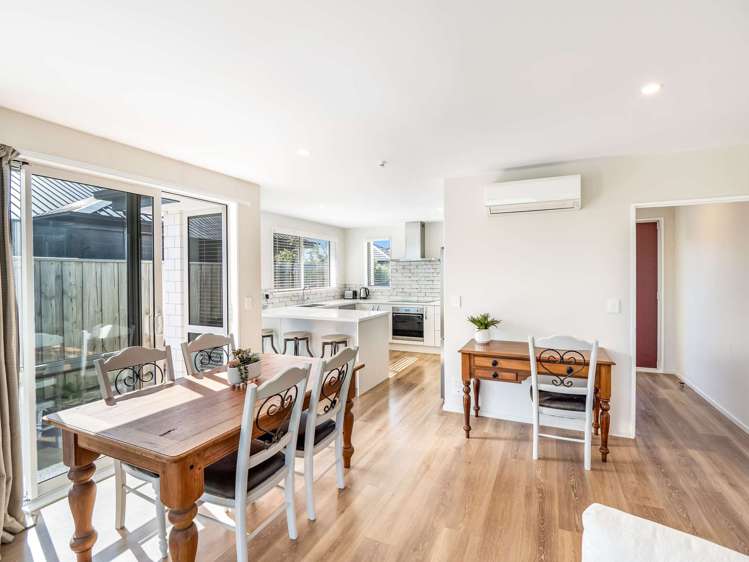 72 Sunline Avenue Lincoln_11