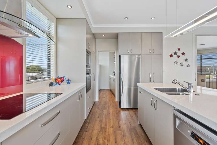 16 Fred Carr Place One Tree Point_9