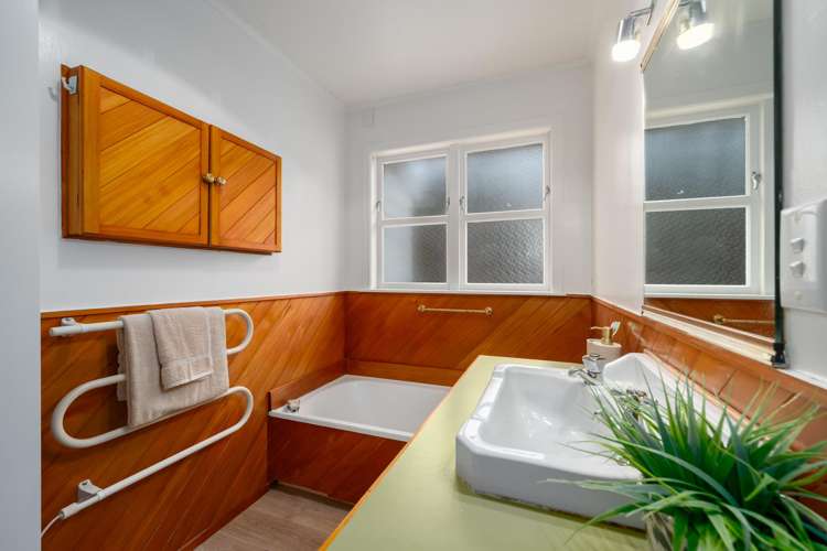 128 Helston Road Paparangi_15