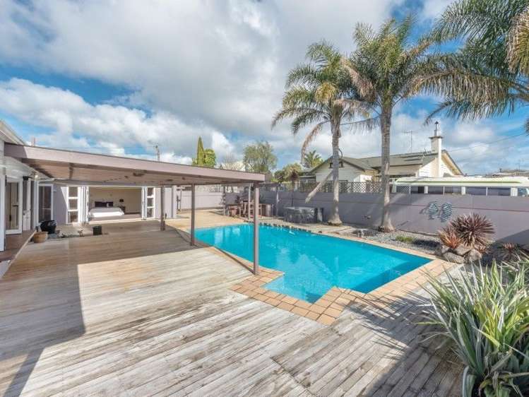 735 River Road Chartwell_19