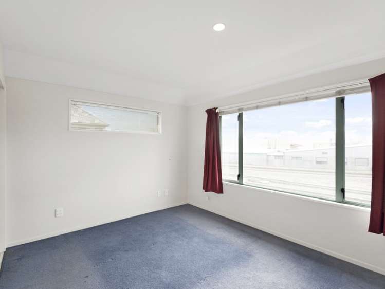 1/19 Longley Place Addington_6