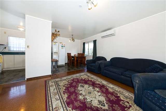 1/25 Longburn Road Henderson_3