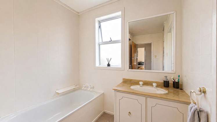 112 Kuranui Street Thames_17