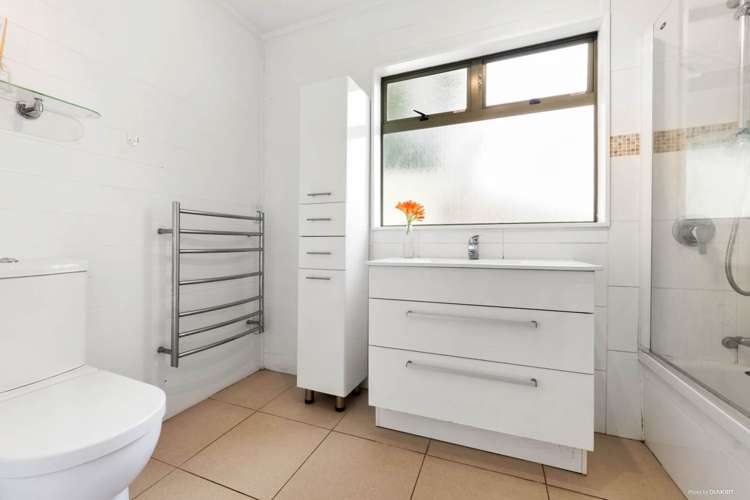 1/10 Thomas Rea Place Te Atatu South_12