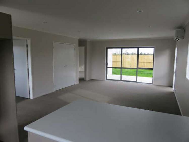 13/11 Errol Close Burbush_5