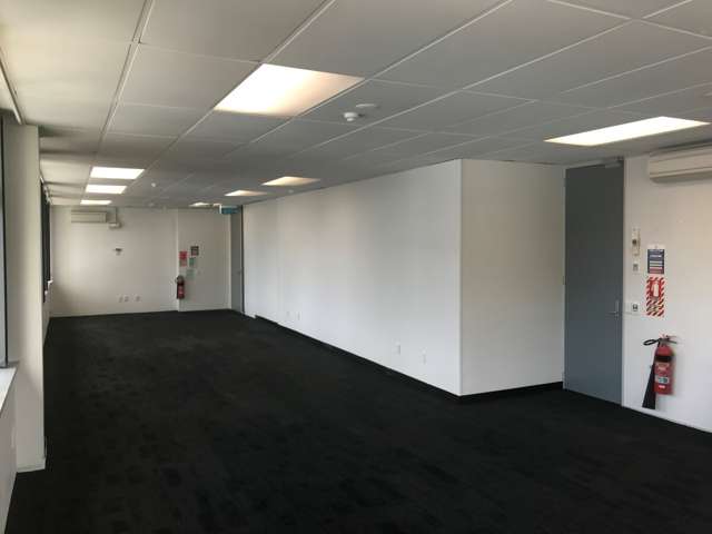 210 Main Road Tawa_2