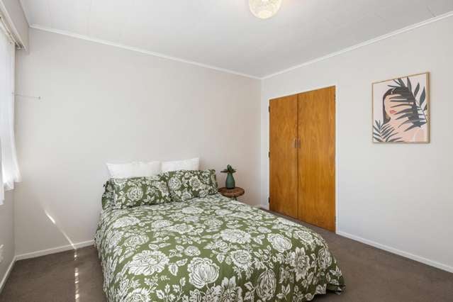 14 Kahikatea Grove Paparangi_2