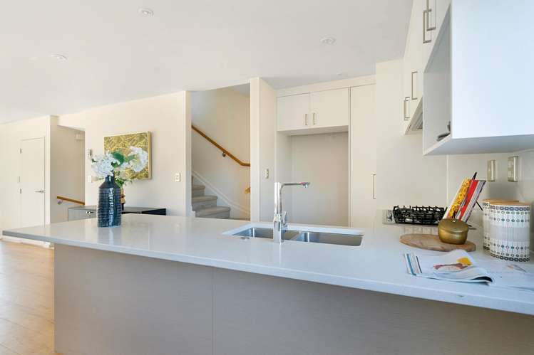 81 Bordeaux Parade Te Atatu South_8