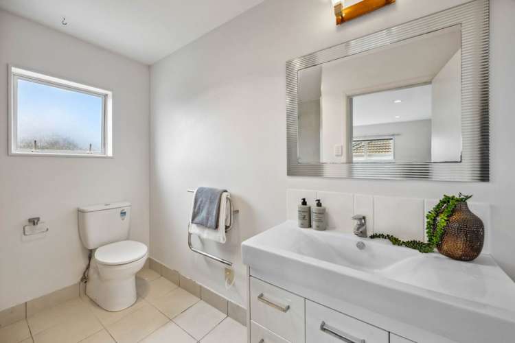 4 Bordeaux Parade Te Atatu South_5