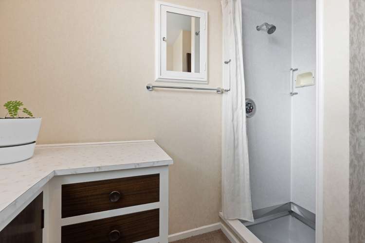 42a Delaware Crescent Russley_9