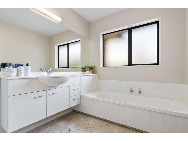 17 Sutton Place Dallington_18