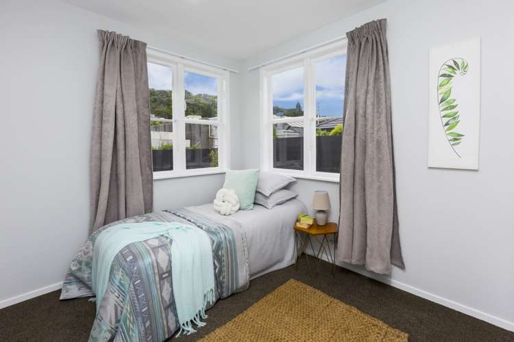 11 Richard Grove Stokes Valley_13