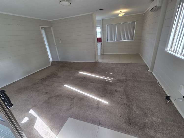22 Sutton Crescent Papakura_2