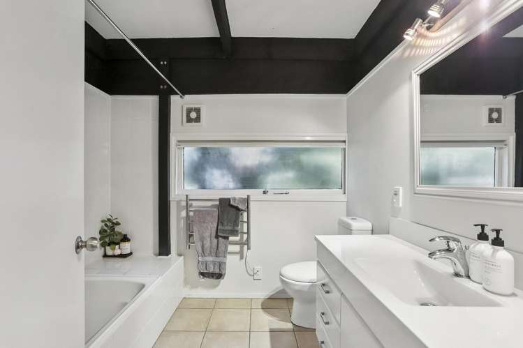 34 Hollywood Avenue Titirangi_21