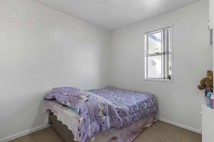 2 & 2A Doone Place Massey_18