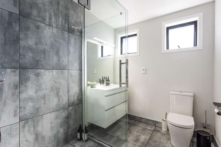 66 Cliffs Road St Clair_29
