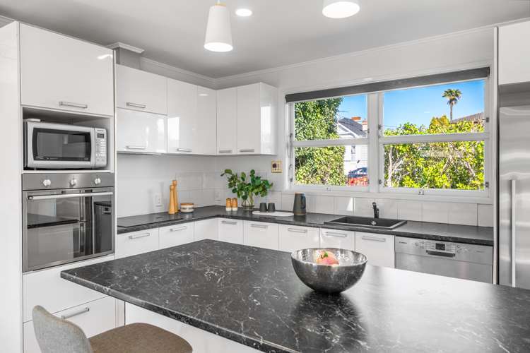 32 Woodbine Avenue_3