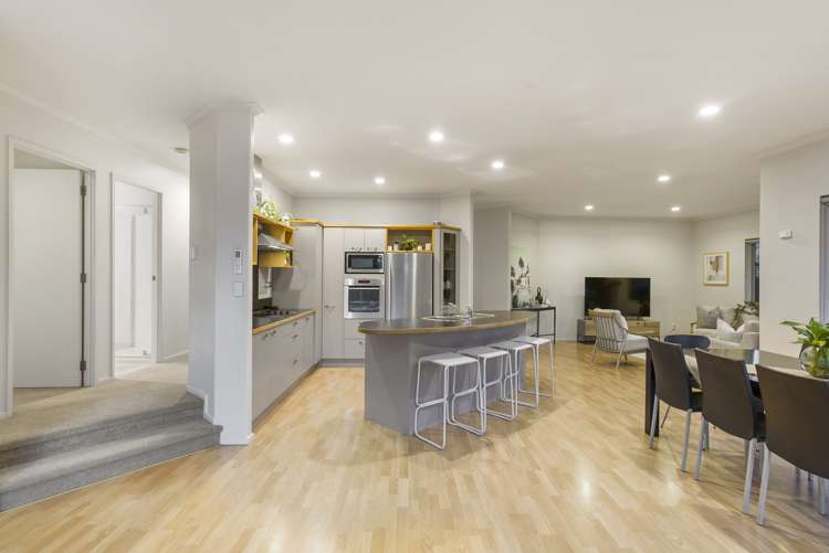 8 Louvain Place Greenhithe_13