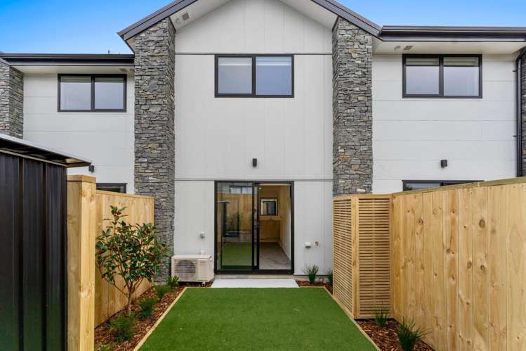 8H/10 Fathom Place Te Atatu Peninsula_0