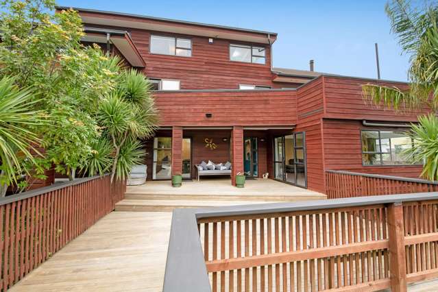 Spacious Home Steps From Stanmore Beach