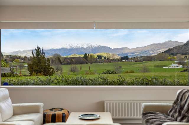 Spectacular views - premium Arrowtown address