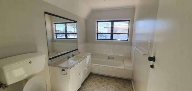 2/1345 Amohau Street 11068_4