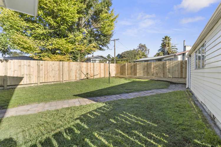 6 Manapouri Place Glenview_11