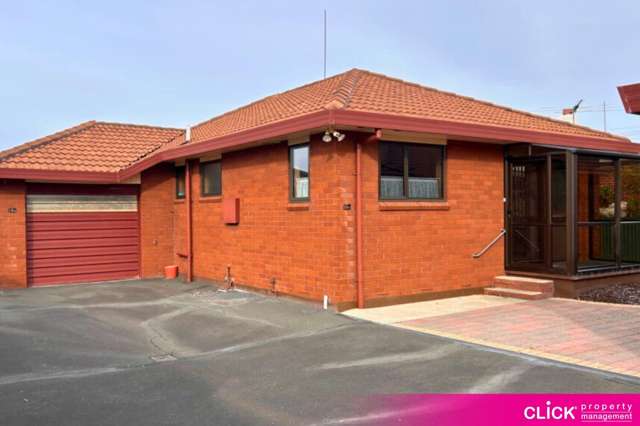 Immaculate Double-Glazed Townhouse with Internal Garage
