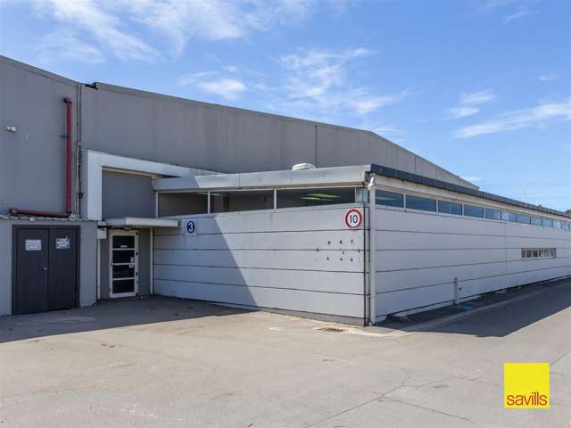 Large Scale Warehouse in Bromley