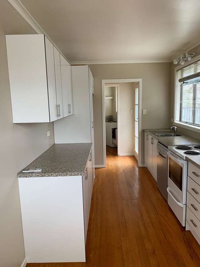 3-Bedroom Family Home in Papakura - LAWNS INCLUDED
