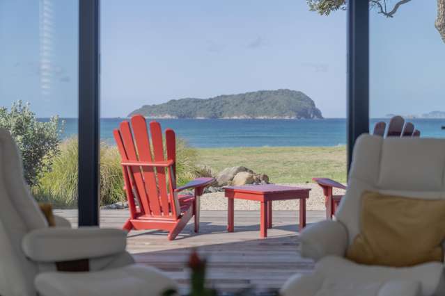 ARCHITECTURAL COASTAL RETREAT