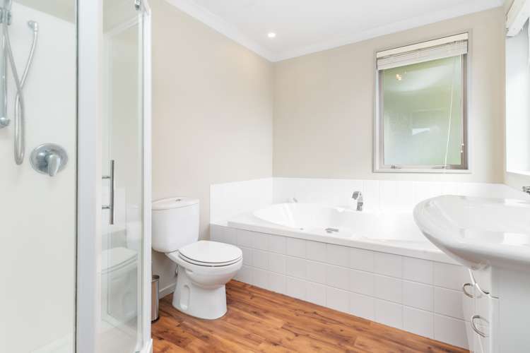 42 Pohutukawa Crescent Parklands_19