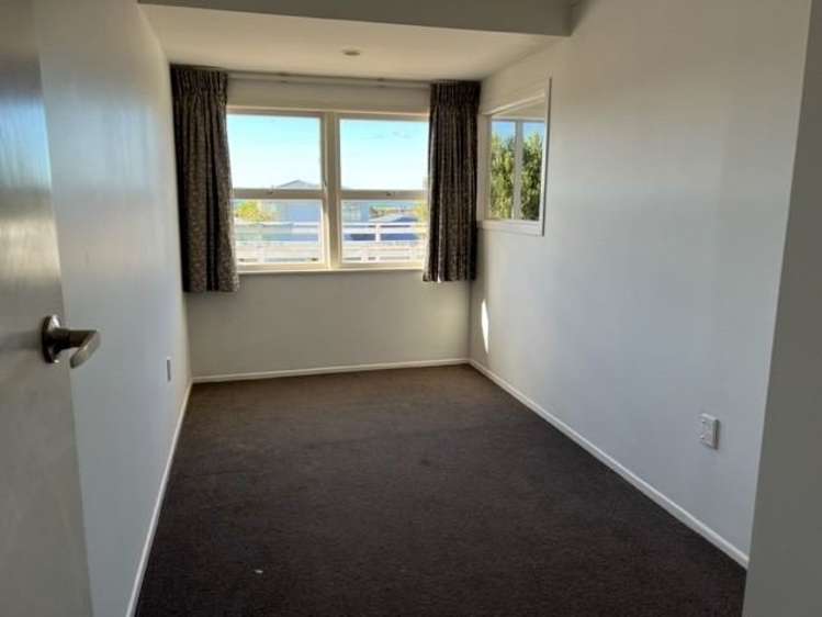 22 Tiroroa Avenue Te Atatu South_7