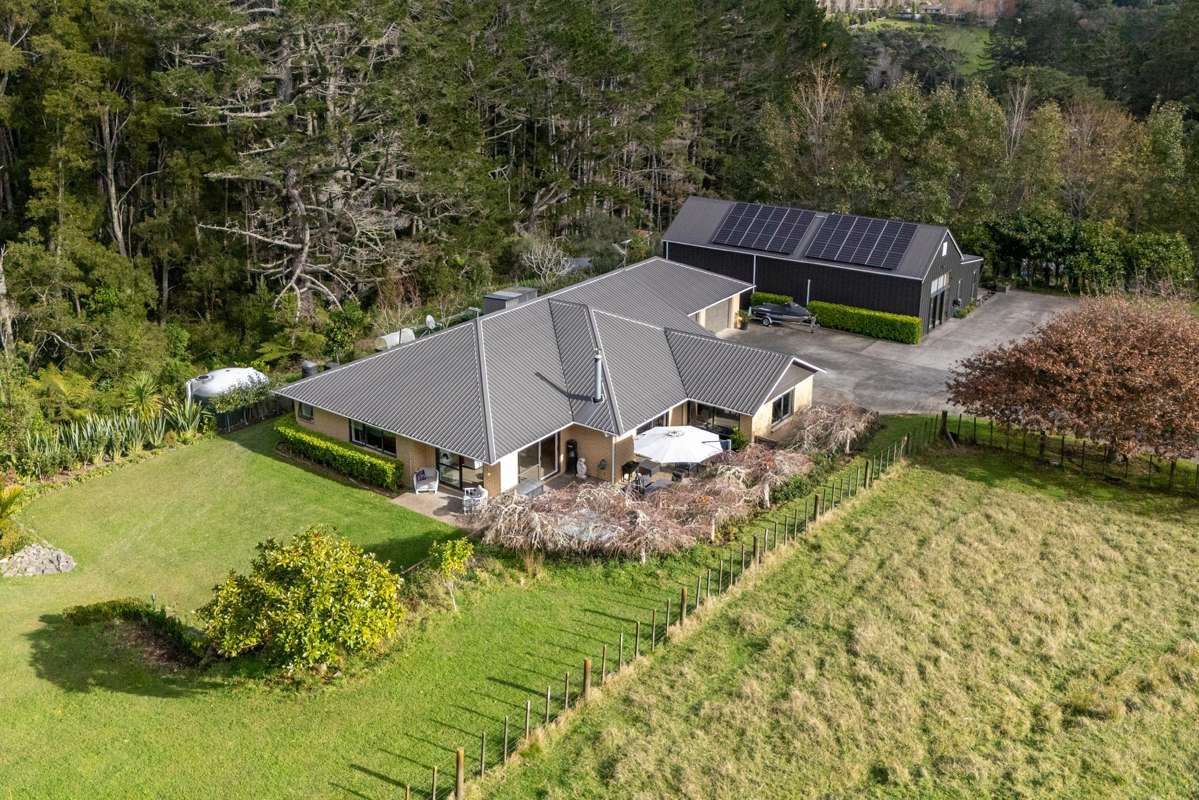 108 Paremoremo Road_4