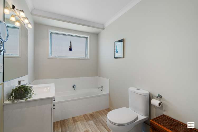 170 Ballintoy Park Drive Welcome Bay_19