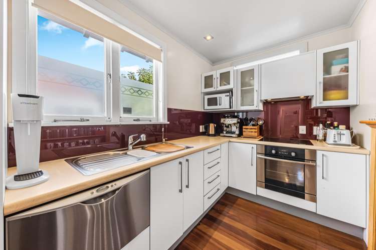 8 Invermay Avenue Mount Roskill_8