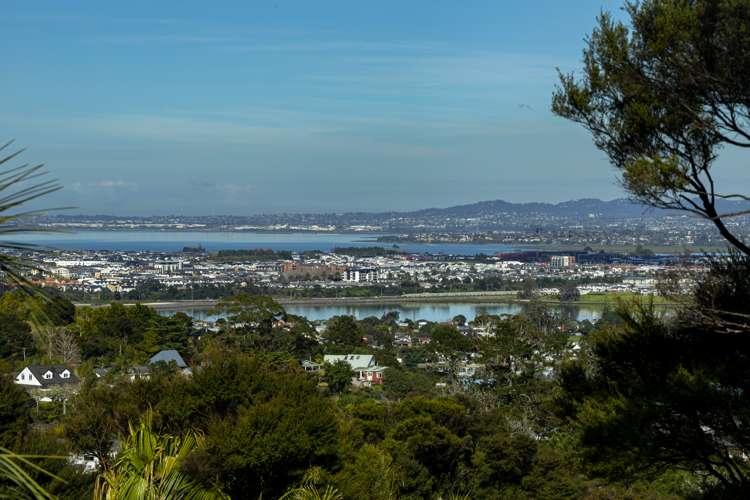 7 Trig Station Rise Paremoremo_1