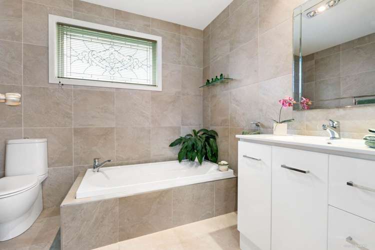 9 Aeroview Drive Beach Haven_7