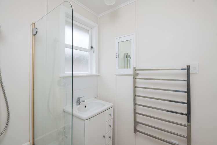 199 Helston Road Paparangi_17