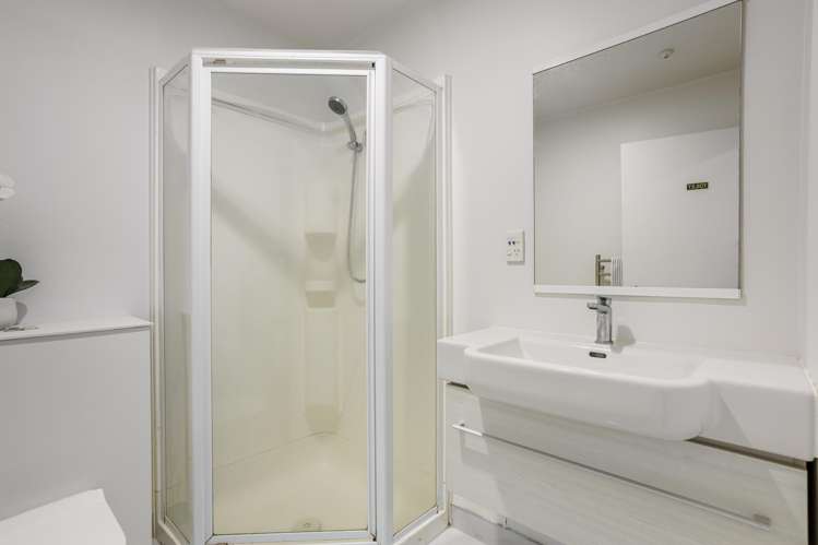 7A/10 Airborne Road Albany_9