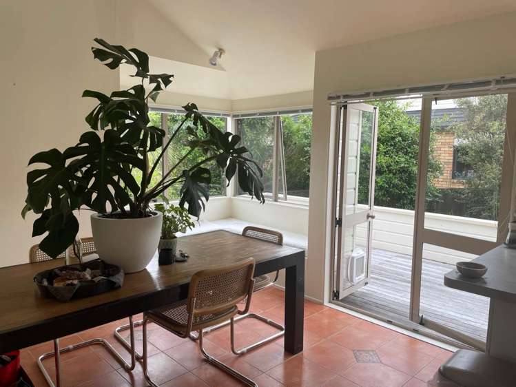 2/32 Seaview Road Castor Bay_5