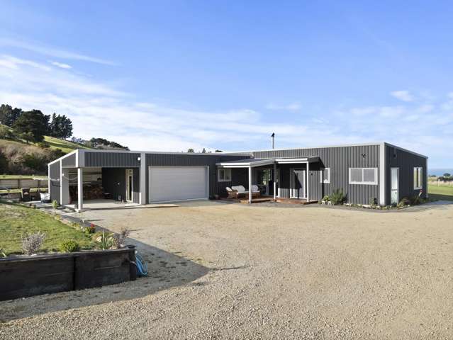 Million-Dollar Views - Lifestyle Living