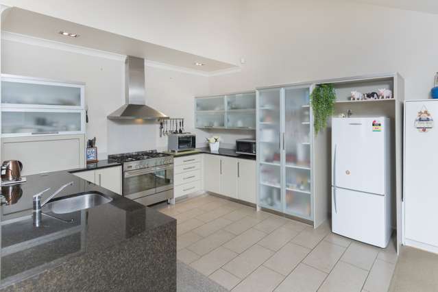 11 Pohutukawa Grove Lytton West_4