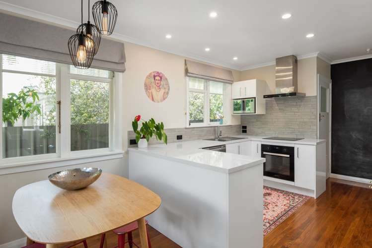 4 Edinburgh Crescent Redwoodtown_5