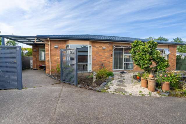 Walk to Windsor or Queens Park!