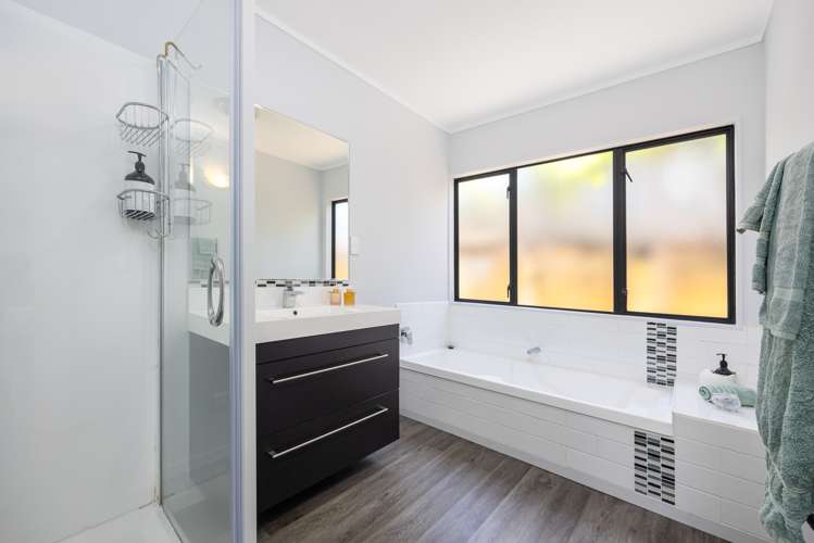 5 Alec Craig Way Gulf Harbour_16