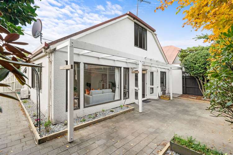 1/8 Cottesmore Close Burnside_17