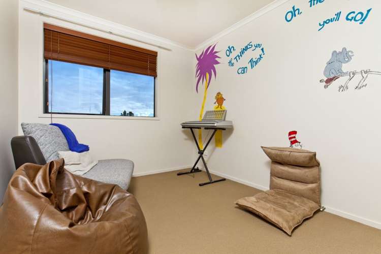 21 Greenbough Lane Greenhithe_15